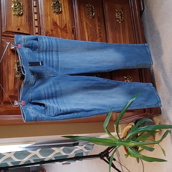 NWT TORRID CROP LEAN JEAN - Picture 2 of 9